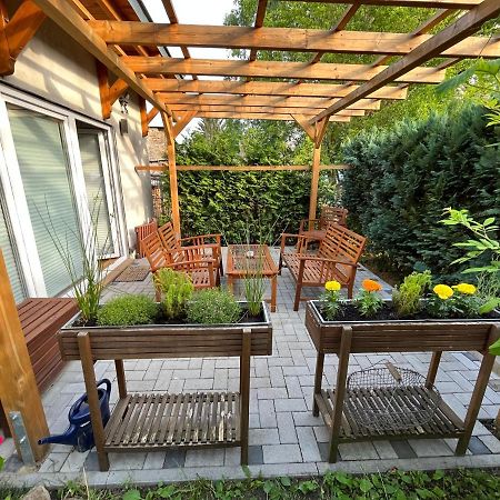Ferienwohnung Im Stadtzentrum Von Bernau - Komfortable Wohnung Mit 2 Zimmern, Bad, Spuelmaschine, Waschmaschine, Komplette Kueche, Wlan, Terrasse, Ruhige Lage Bernau bei Berlin Luaran gambar