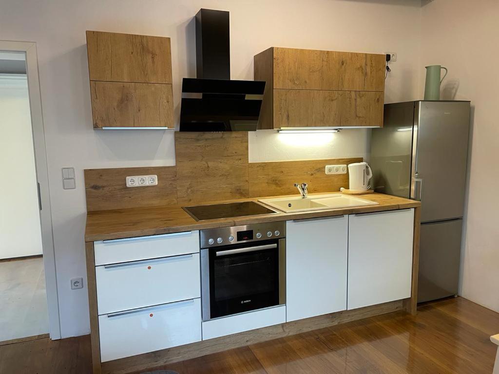 Ferienwohnung Im Stadtzentrum Von Bernau - Komfortable Wohnung Mit 2 Zimmern, Bad, Spuelmaschine, Waschmaschine, Komplette Kueche, Wlan, Terrasse, Ruhige Lage Bernau bei Berlin Luaran gambar