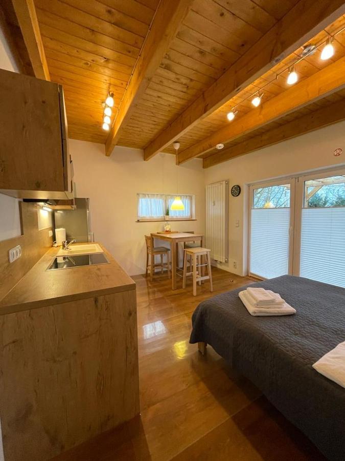 Ferienwohnung Im Stadtzentrum Von Bernau - Komfortable Wohnung Mit 2 Zimmern, Bad, Spuelmaschine, Waschmaschine, Komplette Kueche, Wlan, Terrasse, Ruhige Lage Bernau bei Berlin Luaran gambar