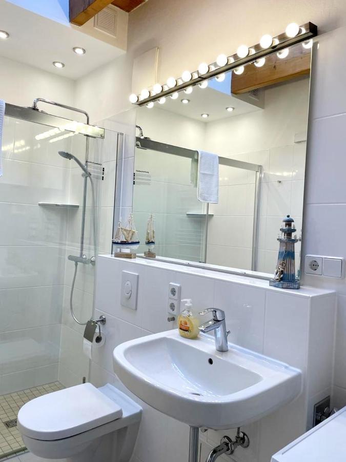 Ferienwohnung Im Stadtzentrum Von Bernau - Komfortable Wohnung Mit 2 Zimmern, Bad, Spuelmaschine, Waschmaschine, Komplette Kueche, Wlan, Terrasse, Ruhige Lage Bernau bei Berlin Luaran gambar