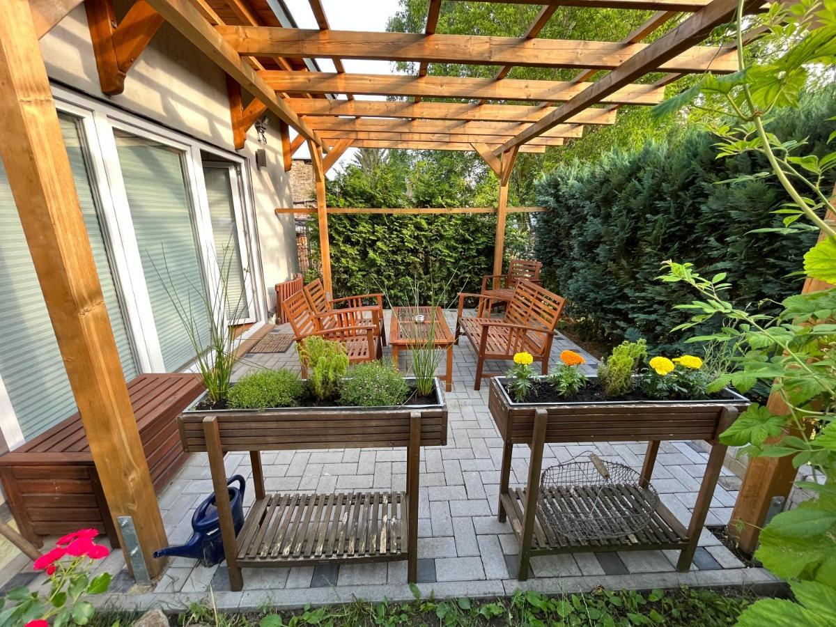 Ferienwohnung Im Stadtzentrum Von Bernau - Komfortable Wohnung Mit 2 Zimmern, Bad, Spuelmaschine, Waschmaschine, Komplette Kueche, Wlan, Terrasse, Ruhige Lage Bernau bei Berlin Luaran gambar